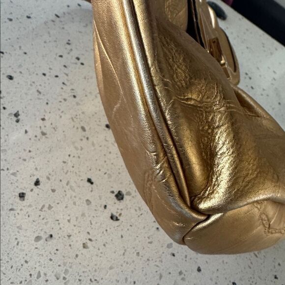 Antonio Melani Gorgeous Gold Metallic Leather Shoulder Hand Bag with Chain Strap - Picture 13 of 16